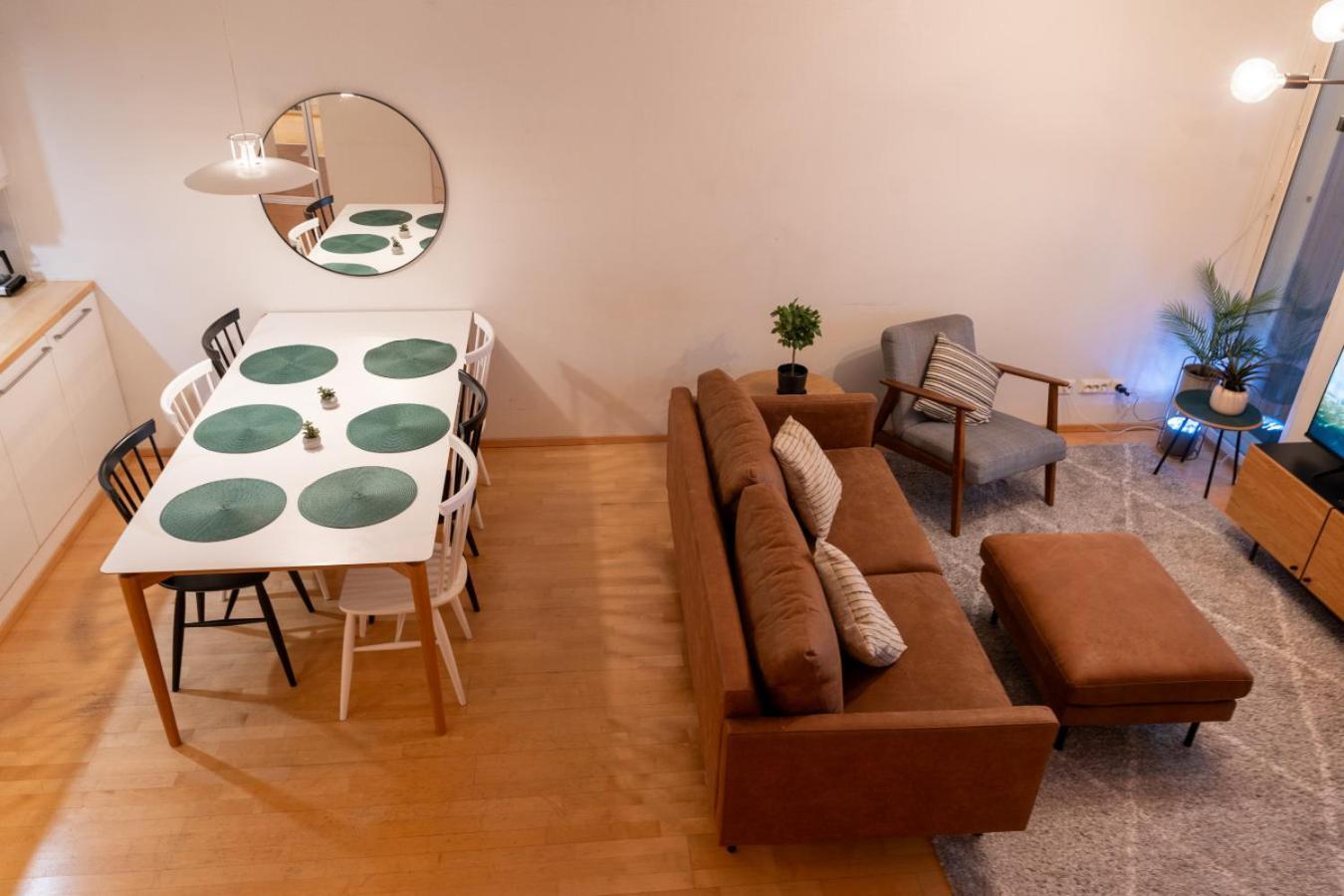 Semesterbostad Architectural Townhouse With Sauna And Patio *